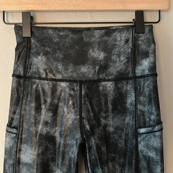 Zyia Gray Stonewashed Mesh Hi-Rise Leggings Size 0 - Picture 5 of 9